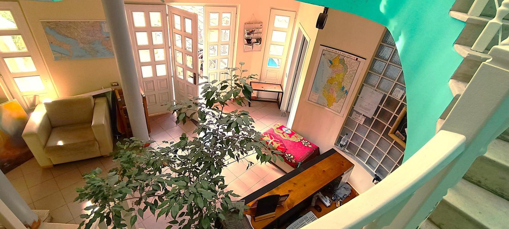 The Golden Rooster Vandrerhjem Tiranë Eksteriør bilde